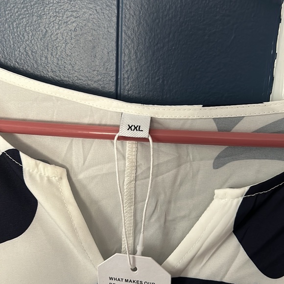 White and blue dress with pockets, size 2XL, never been worn - Picture 2 of 3